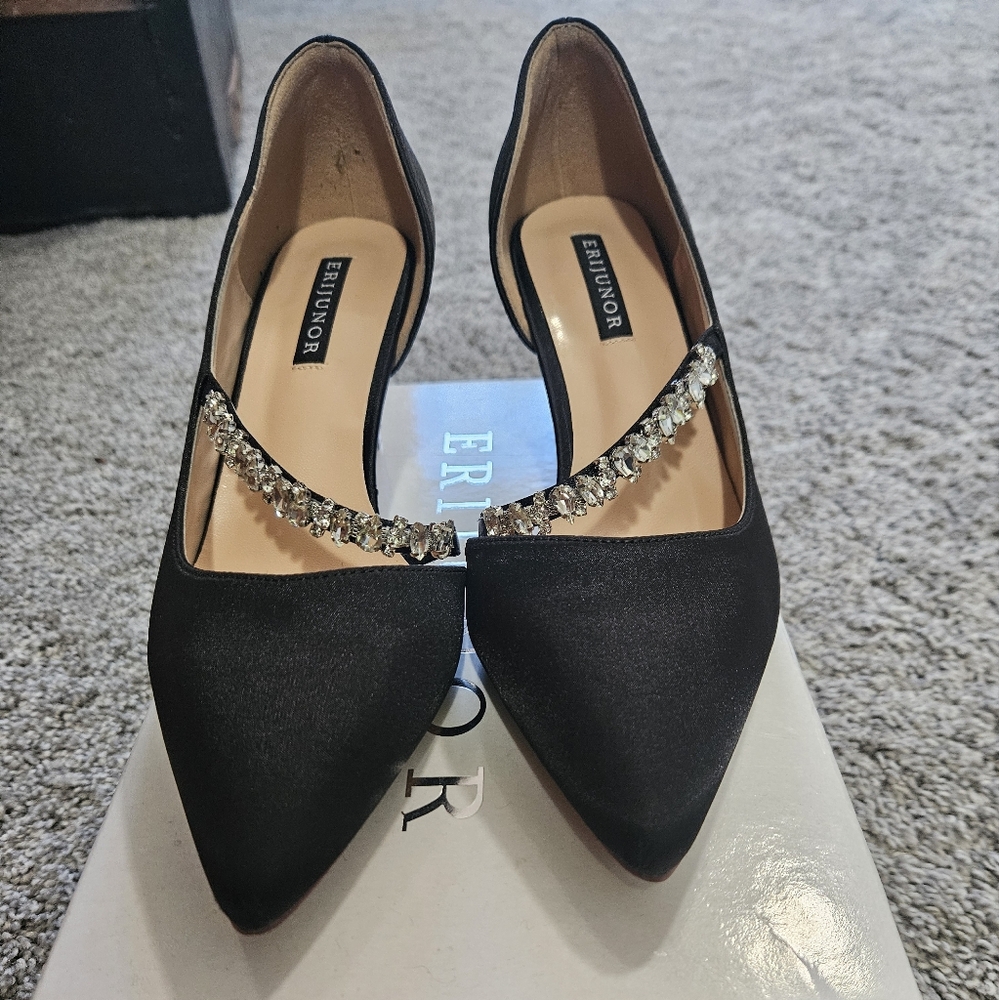 Women's dressy kitten heel 👠 shoes, size 6.5